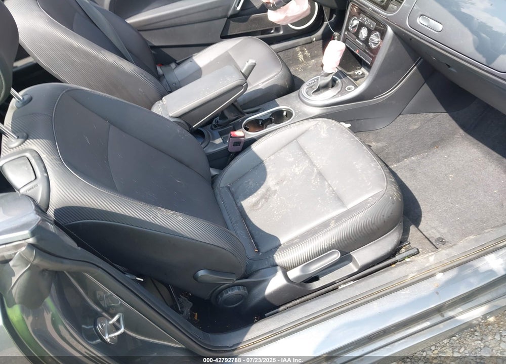 2018 VOLKSWAGEN BEETLE VIN: 3VW5DAATXJM516516