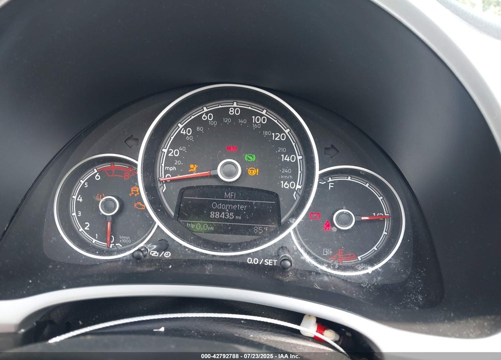 2018 VOLKSWAGEN BEETLE VIN: 3VW5DAATXJM516516
