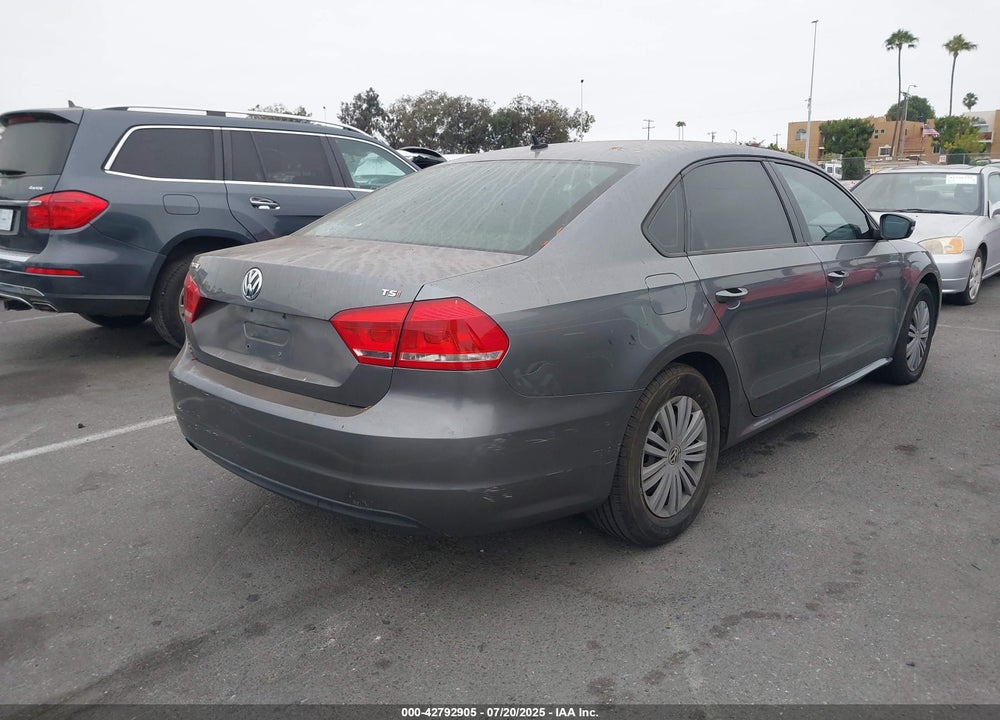 2015 VOLKSWAGEN PASSAT VIN: 1VWAT7A34FC072501