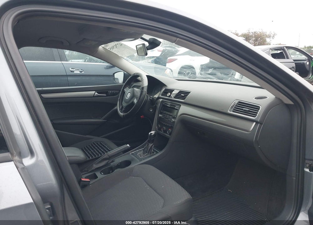 2015 VOLKSWAGEN PASSAT VIN: 1VWAT7A34FC072501