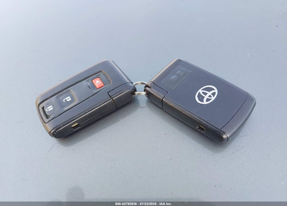 2004 TOYOTA PRIUS VIN: JTDKB22U740013705
