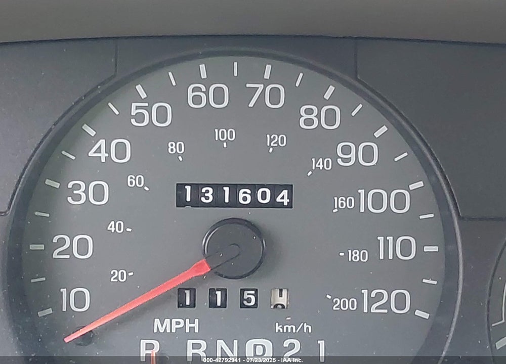 2002 MERCURY GRAND MARQUIS VIN: 2MEFM74W62X642845