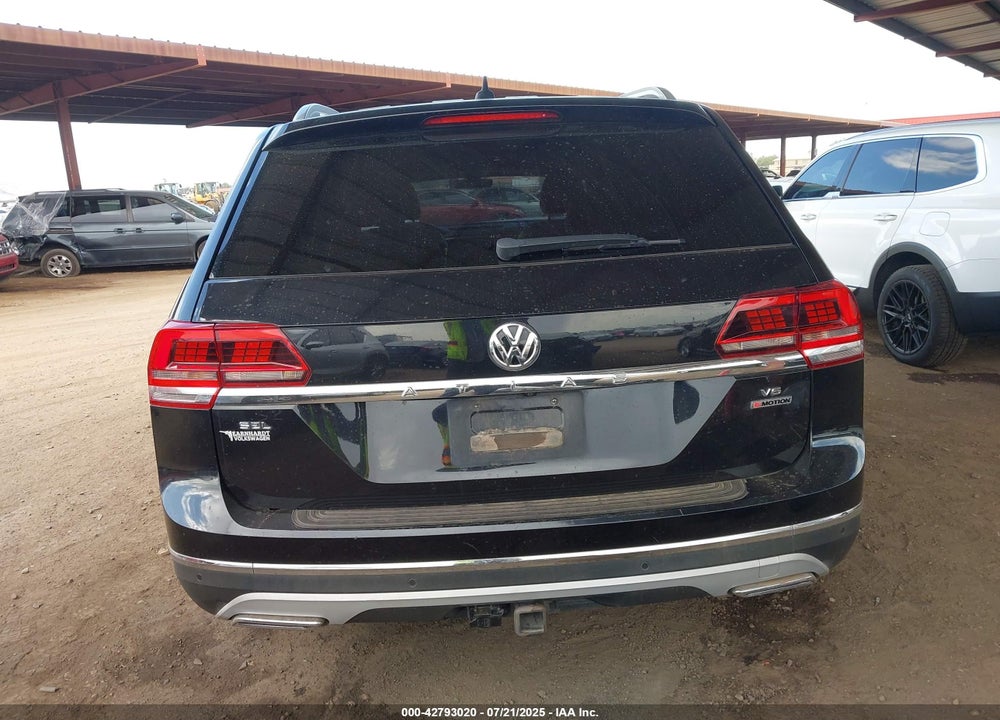 2018 VOLKSWAGEN ATLAS VIN: 1V2NR2CA5JC540213