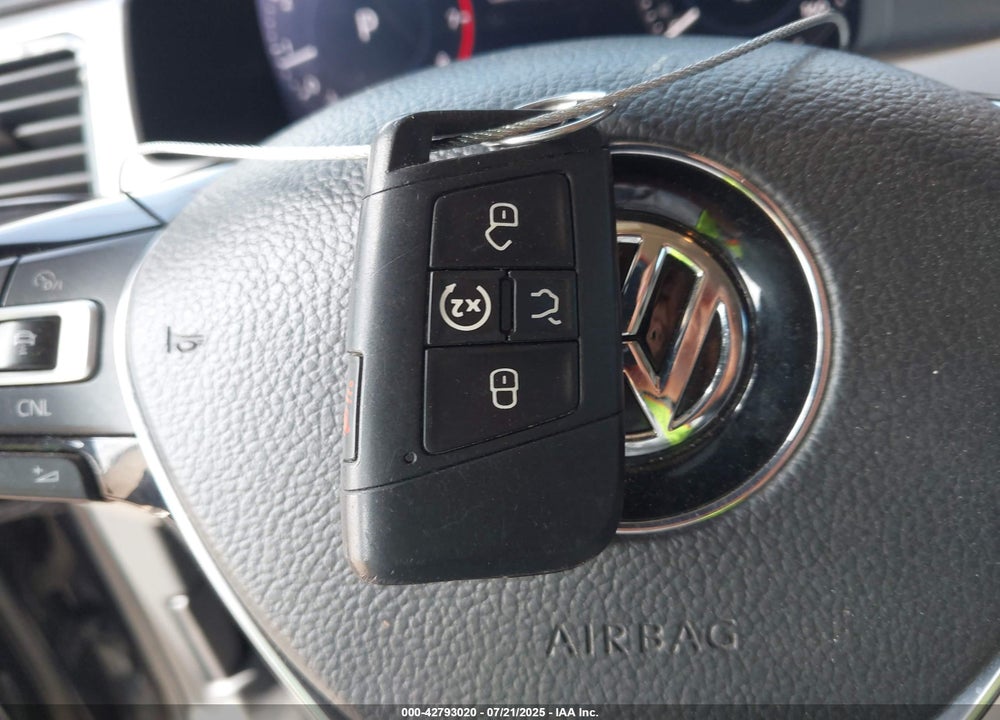 2018 VOLKSWAGEN ATLAS VIN: 1V2NR2CA5JC540213