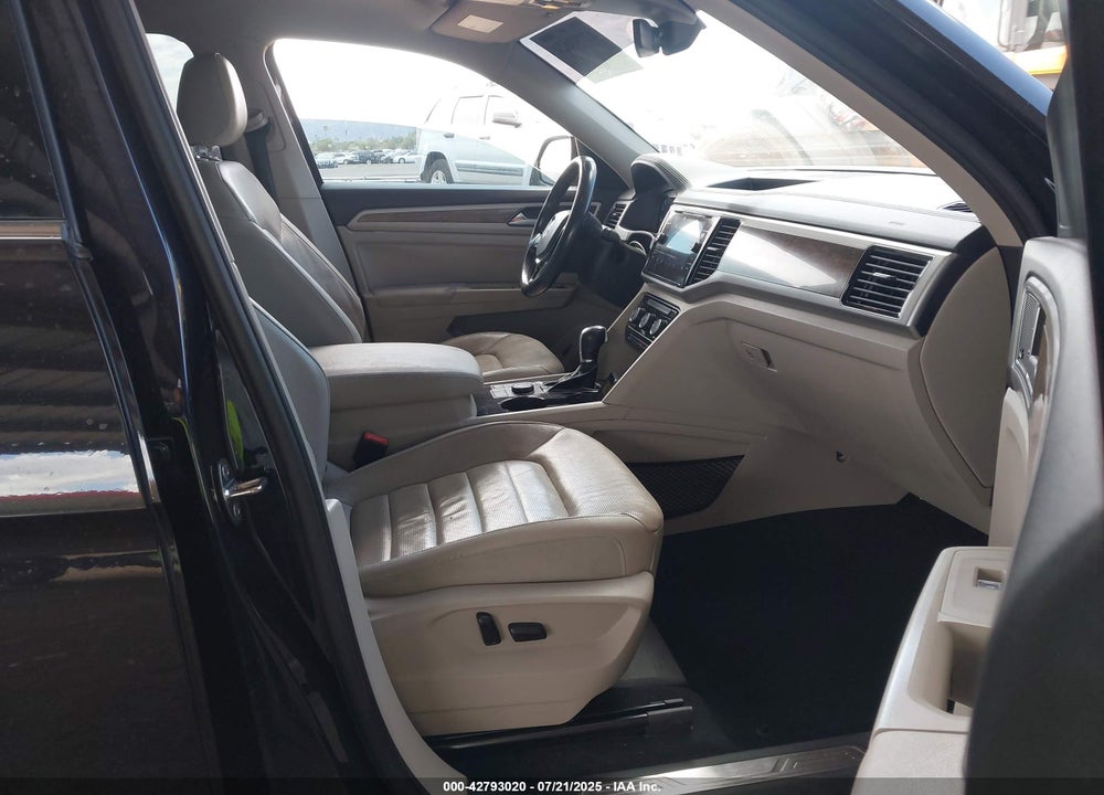 2018 VOLKSWAGEN ATLAS VIN: 1V2NR2CA5JC540213