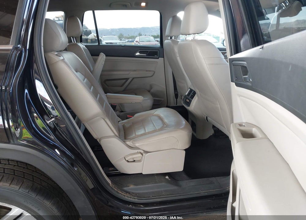 2018 VOLKSWAGEN ATLAS VIN: 1V2NR2CA5JC540213