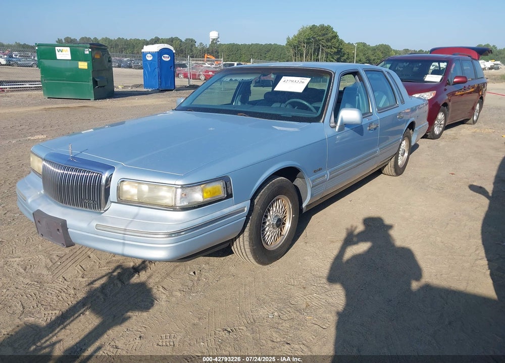 1997 LINCOLN TOWN CAR SIGNATURE VIN: 1LNLM82W8VY605311
