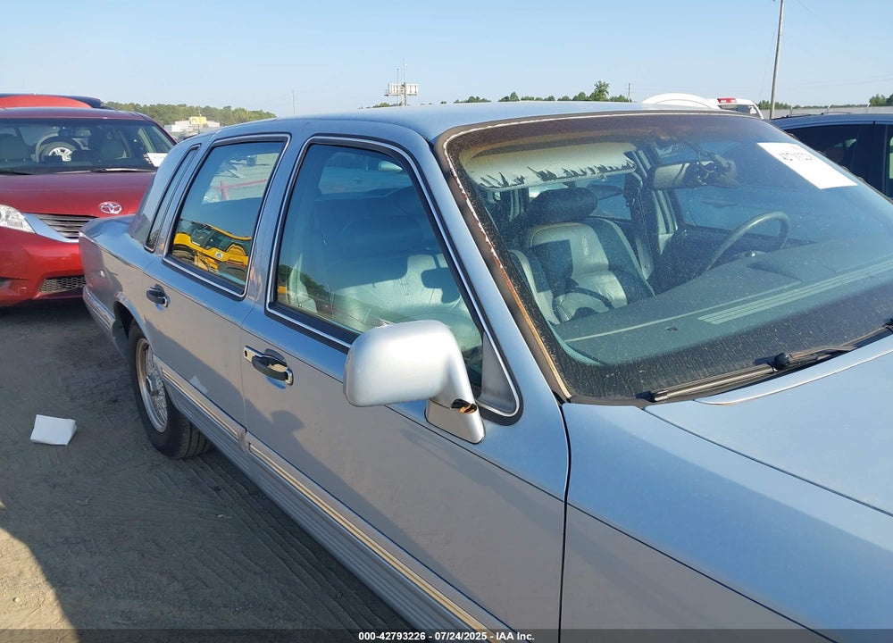 1997 LINCOLN TOWN CAR SIGNATURE VIN: 1LNLM82W8VY605311