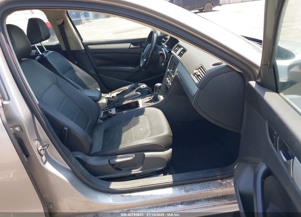 2012 VOLKSWAGEN PASSAT VIN: 1VWBP7A32CC099216