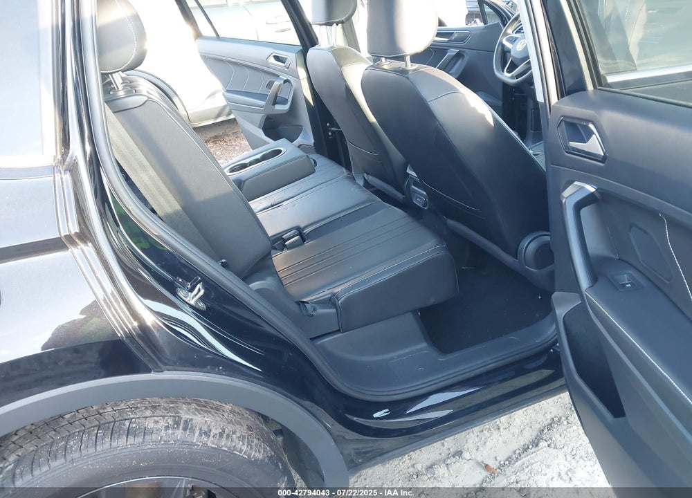 2023 VOLKSWAGEN TIGUAN VIN: 3VVNB7AX1PM117437