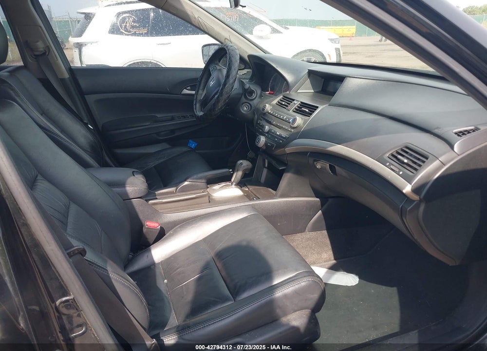 2011 HONDA ACCORD VIN: 1HGCP2F65BA152550