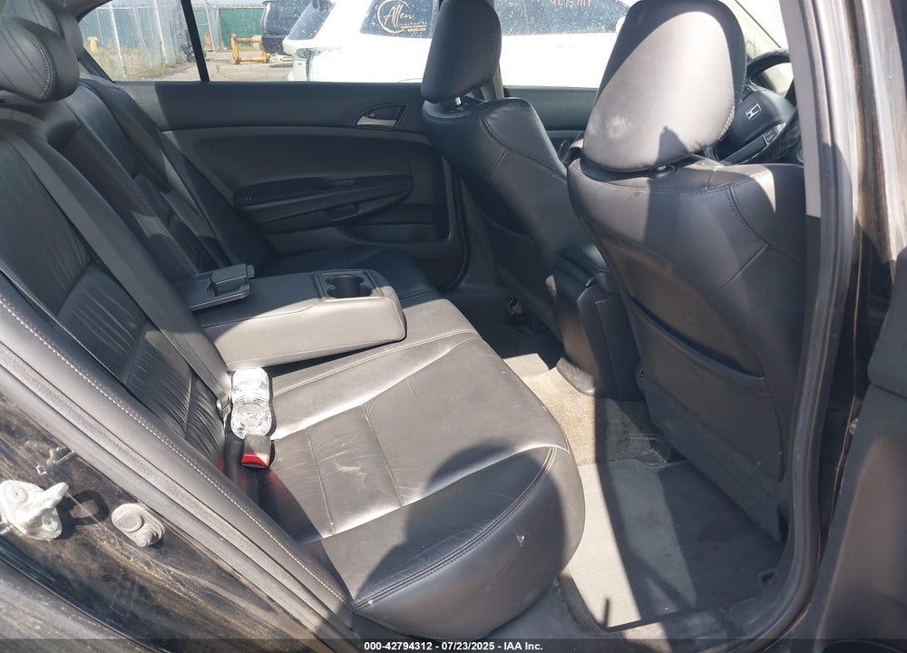 2011 HONDA ACCORD VIN: 1HGCP2F65BA152550