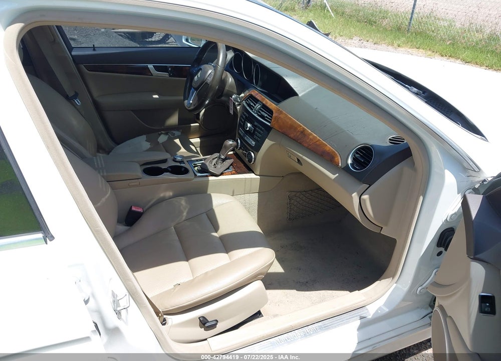2014 MERCEDES-BENZ C CLASS VIN: WDDGF4HB6ER308647