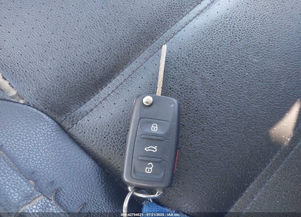 2014 VOLKSWAGEN JETTA VIN: 3VWD17AJ3EM222192