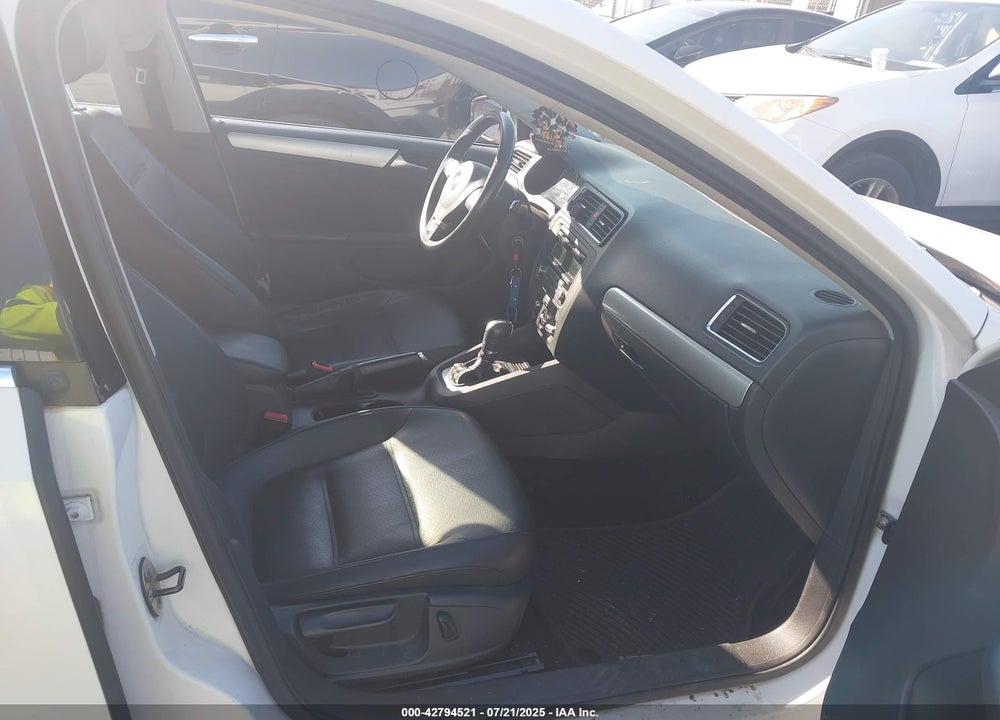 2014 VOLKSWAGEN JETTA VIN: 3VWD17AJ3EM222192