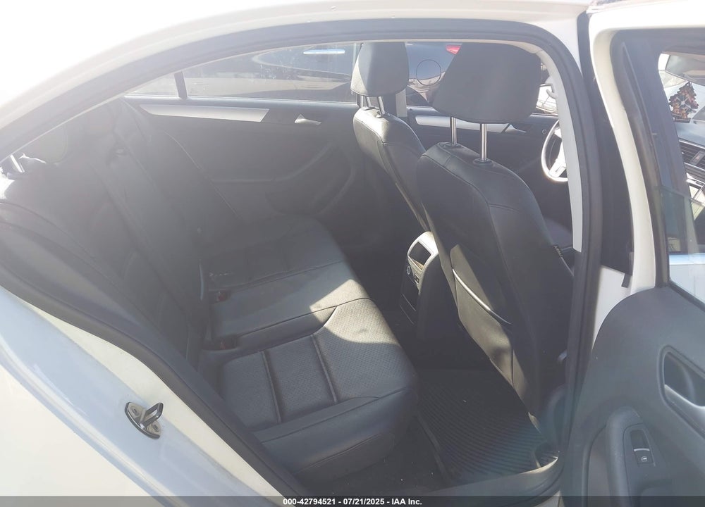 2014 VOLKSWAGEN JETTA VIN: 3VWD17AJ3EM222192