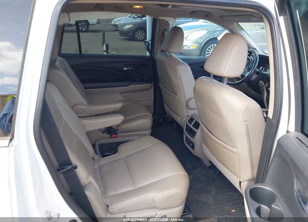 2016 HONDA PILOT VIN: 5FNYF6H09GB104331