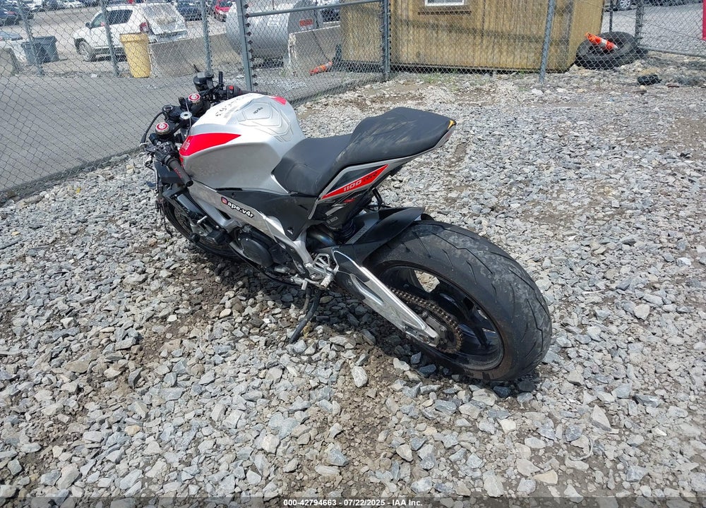 2018 APRI TUONO V4 1100 RR VIN: ZD4KGU004JS000735