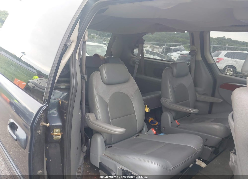 2007 CHRYSLER TOWN & COUNTRY LIMITED VIN: 2A4GP64L37R137221
