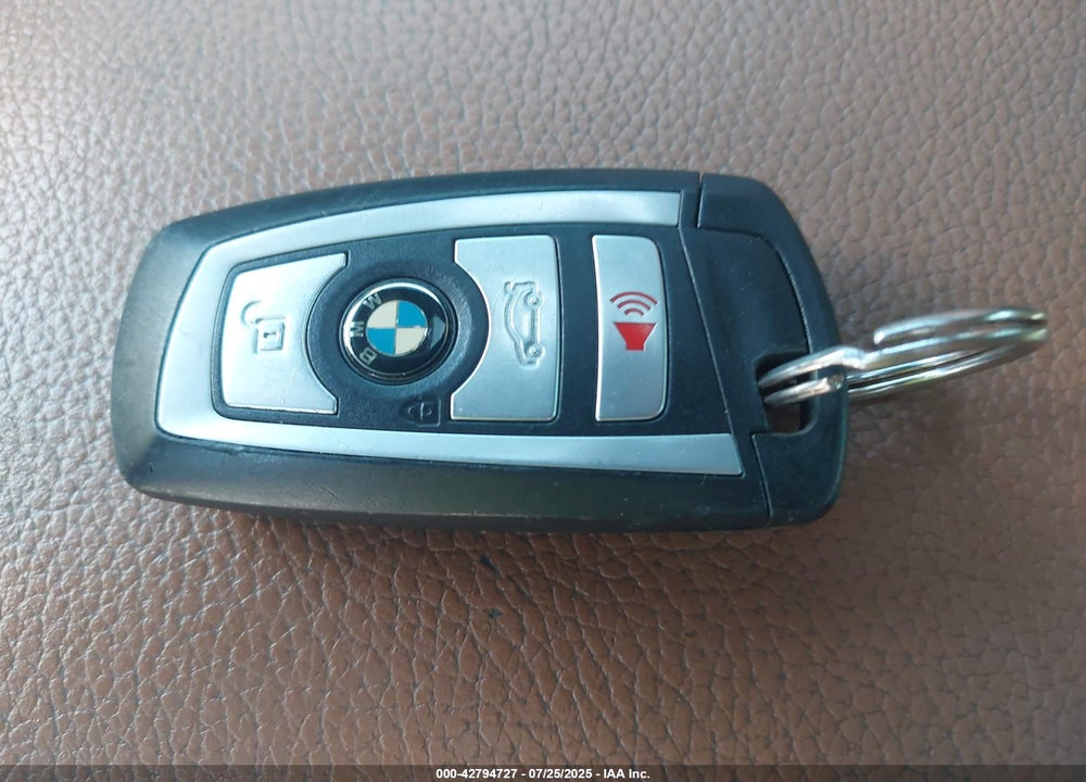 2016 BMW 3 SERIES VIN: WBA8B7G52GNT14895