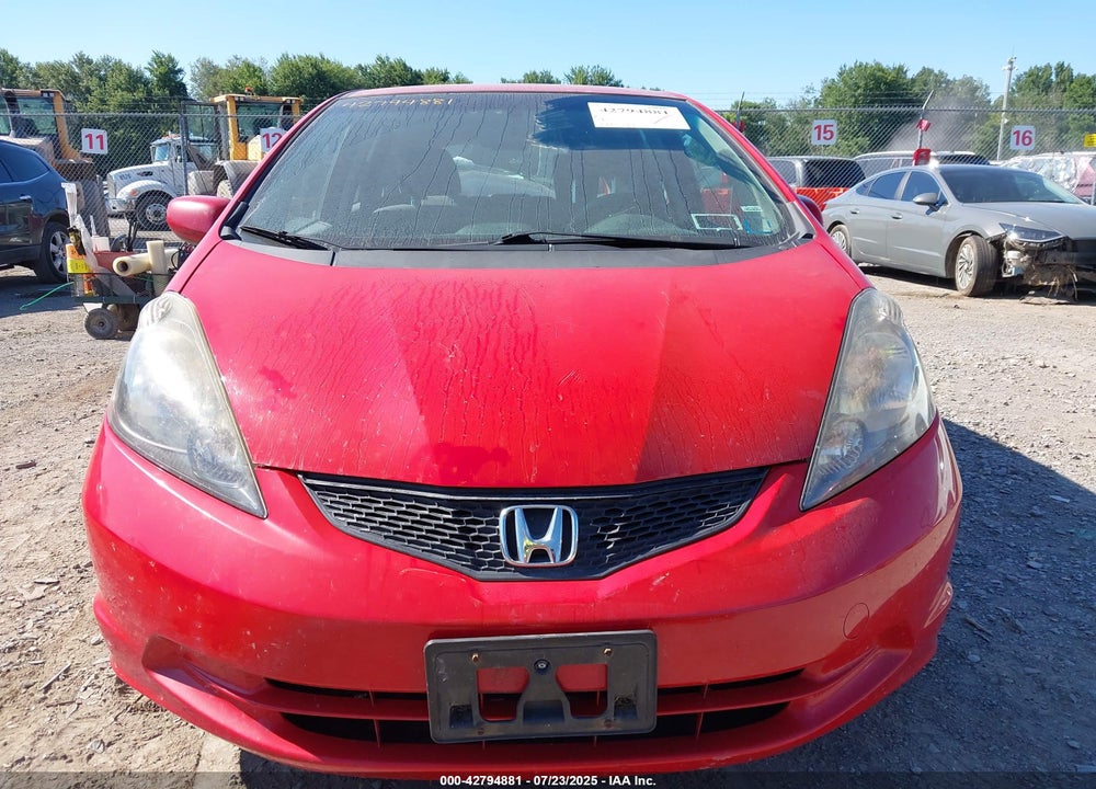 2013 HONDA FIT VIN: JHMGE8H32DC076187