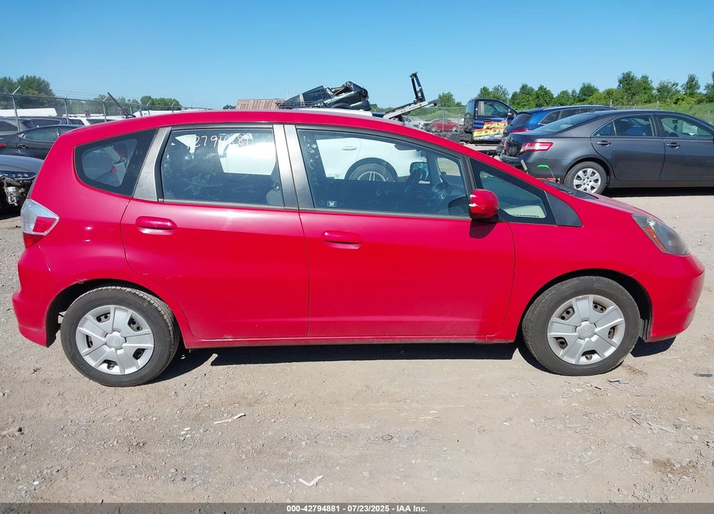 2013 HONDA FIT VIN: JHMGE8H32DC076187