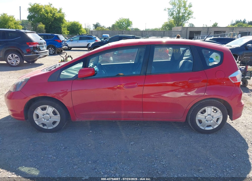 2013 HONDA FIT VIN: JHMGE8H32DC076187
