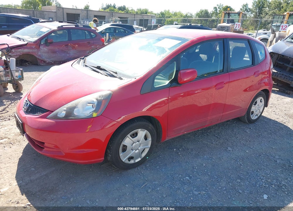 2013 HONDA FIT VIN: JHMGE8H32DC076187