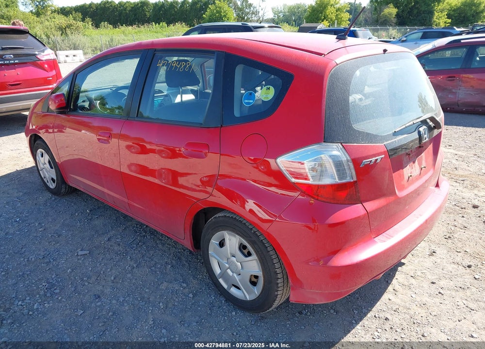 2013 HONDA FIT VIN: JHMGE8H32DC076187