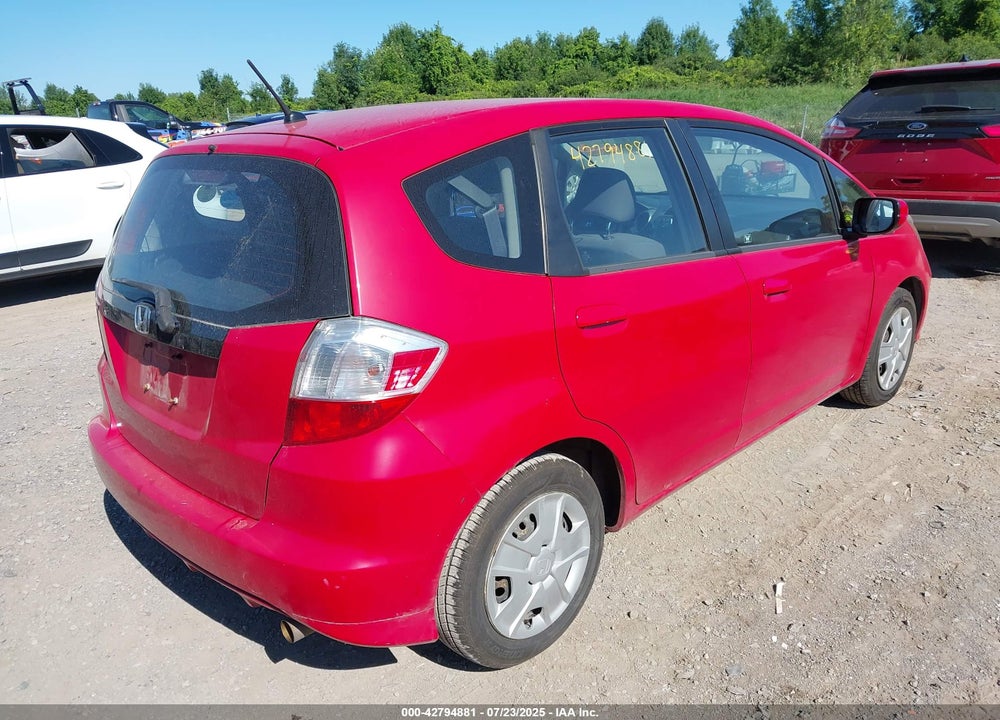 2013 HONDA FIT VIN: JHMGE8H32DC076187