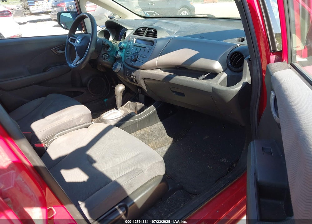 2013 HONDA FIT VIN: JHMGE8H32DC076187