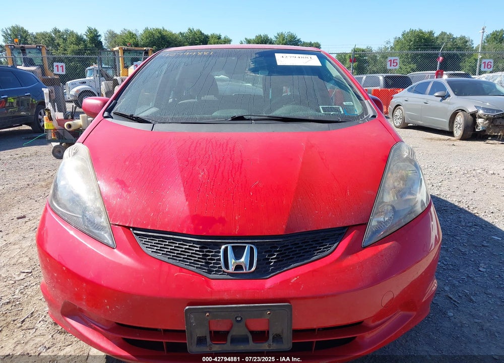 2013 HONDA FIT VIN: JHMGE8H32DC076187
