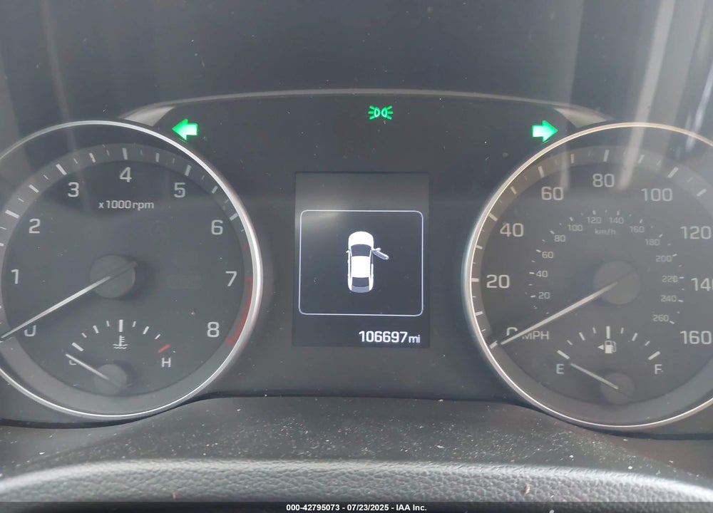 2017 HYUNDAI ELANTRA VIN: 5NPD94LA2HH105804