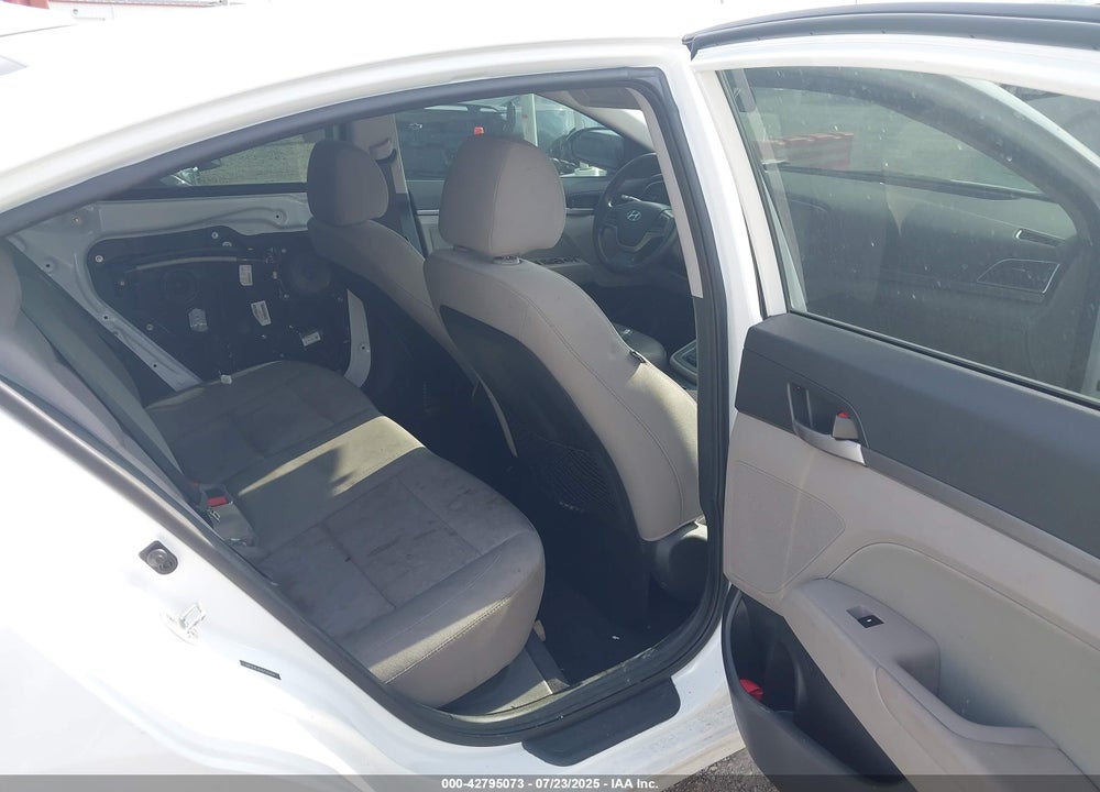 2017 HYUNDAI ELANTRA VIN: 5NPD94LA2HH105804