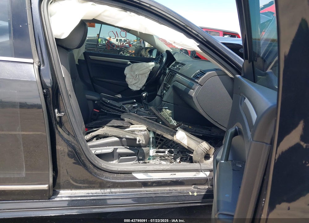 2017 VOLKSWAGEN PASSAT VIN: 1VWDT7A3XHC010889