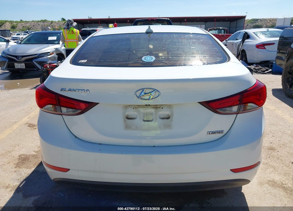 2014 HYUNDAI ELANTRA VIN: 5NPDH4AE3EH496174
