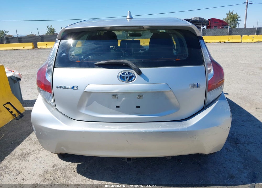 2015 TOYOTA PRIUS C VIN: JTDKDTB35F1585358
