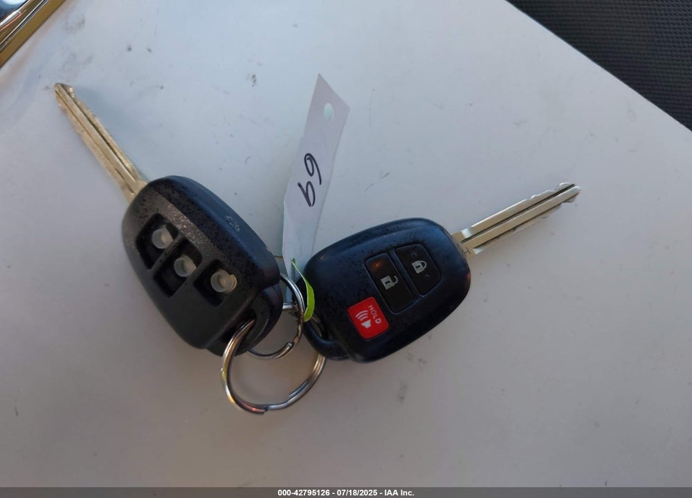 2015 TOYOTA PRIUS C VIN: JTDKDTB35F1585358