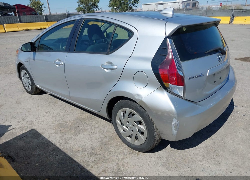 2015 TOYOTA PRIUS C VIN: JTDKDTB35F1585358