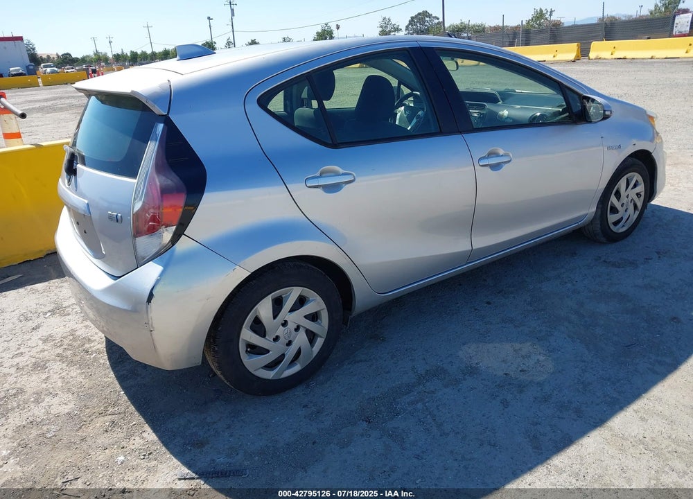 2015 TOYOTA PRIUS C VIN: JTDKDTB35F1585358