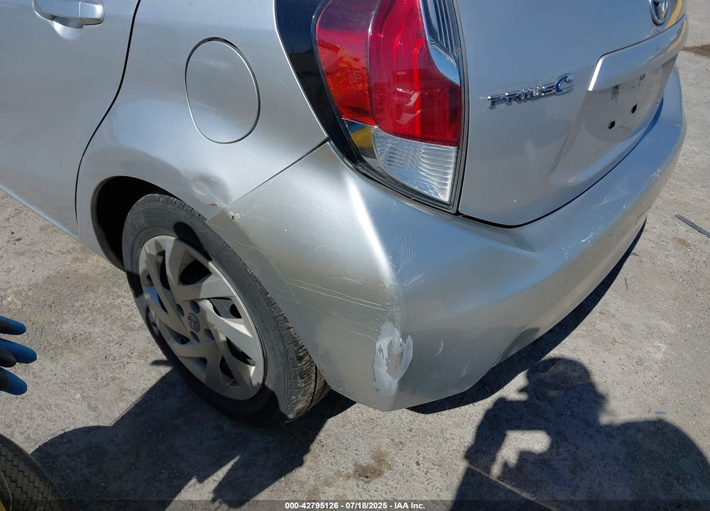 2015 TOYOTA PRIUS C VIN: JTDKDTB35F1585358