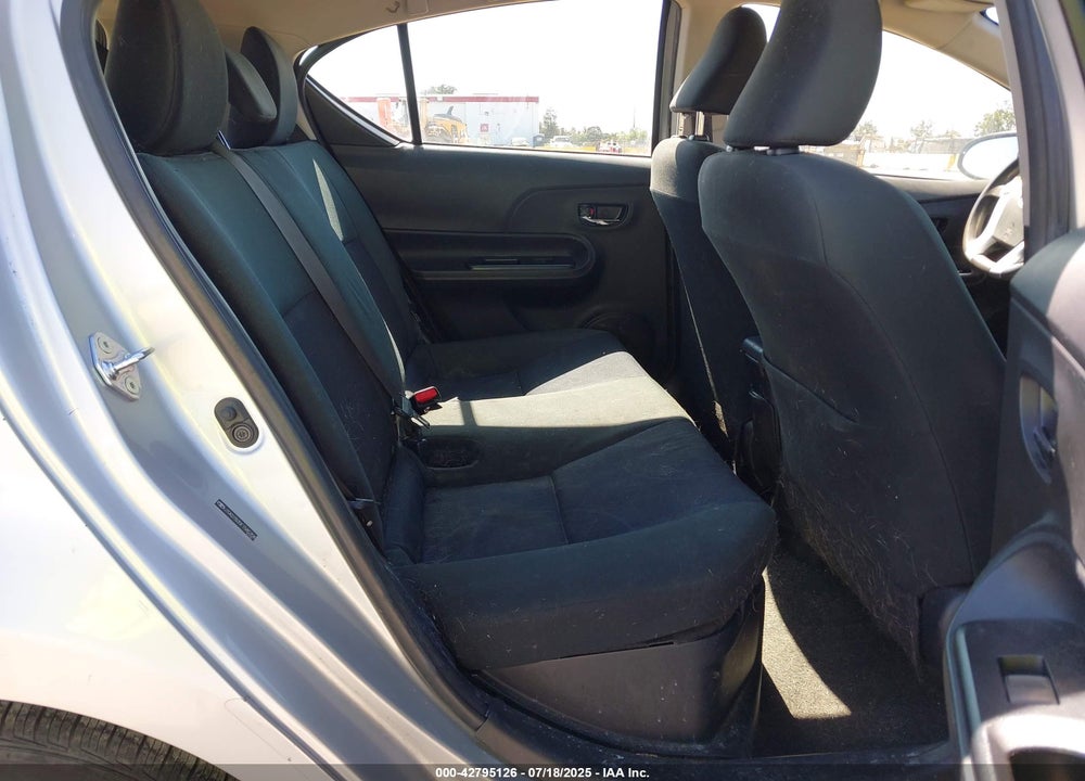 2015 TOYOTA PRIUS C VIN: JTDKDTB35F1585358