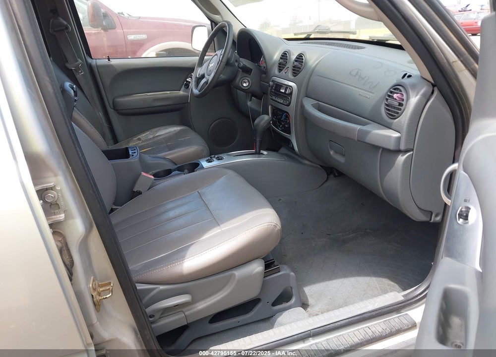 2006 JEEP LIBERTY VIN: 1J4GK58KX6W221472
