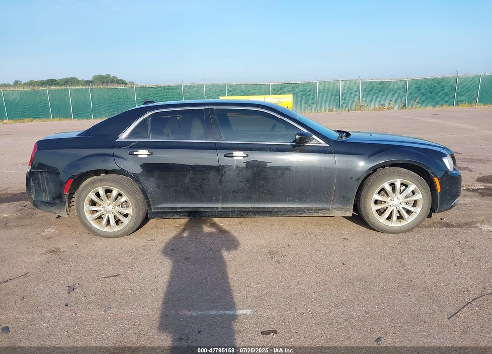 2017 CHRYSLER 300 VIN: 2C3CCARG1HH566562