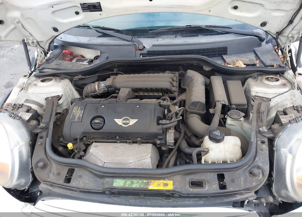 2011 MINI COOPER VIN: WMWSU3C56BT093403