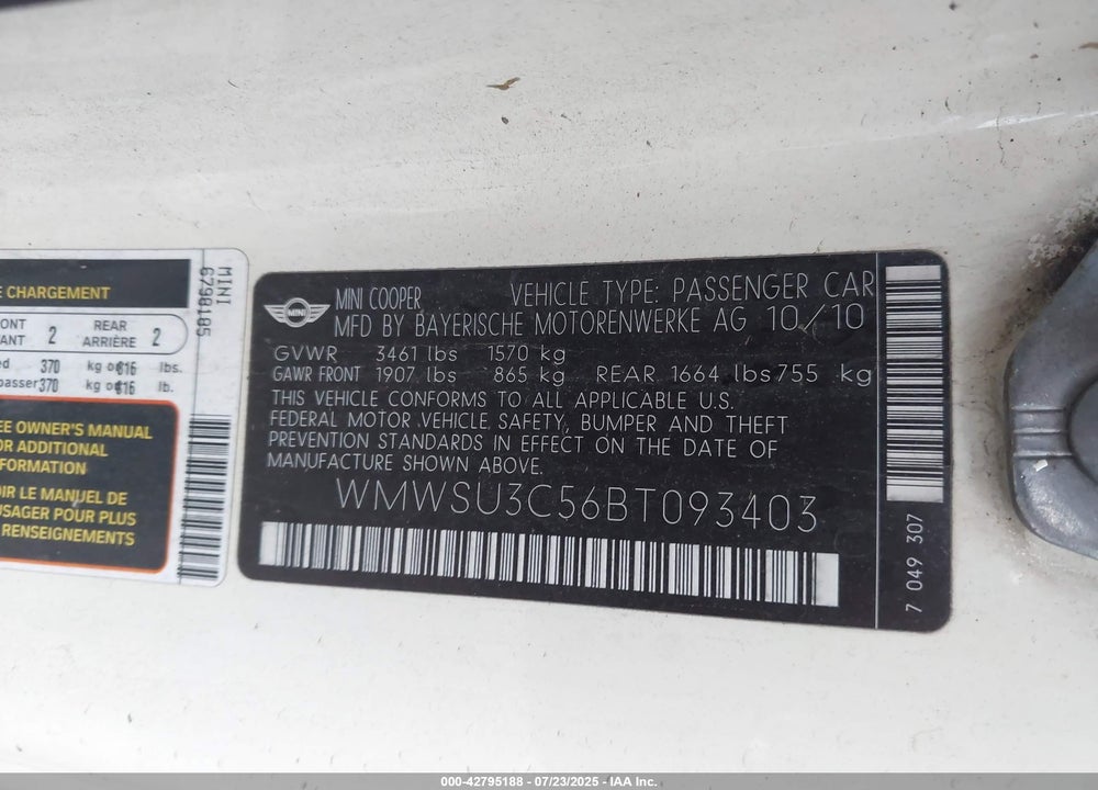 2011 MINI COOPER VIN: WMWSU3C56BT093403