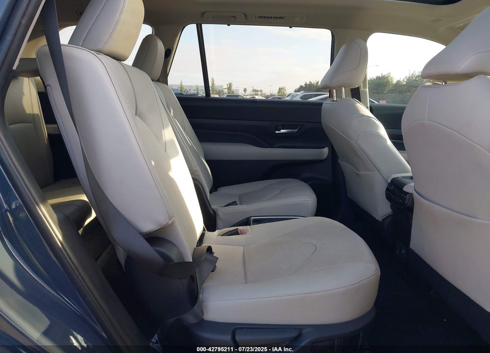 2024 TOYOTA HIGHLANDER VIN: 5TDAAAB58RS012469
