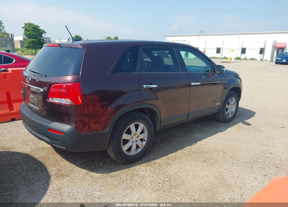 2011 KIA SORENTO VIN: 5XYKTCA18BG010765
