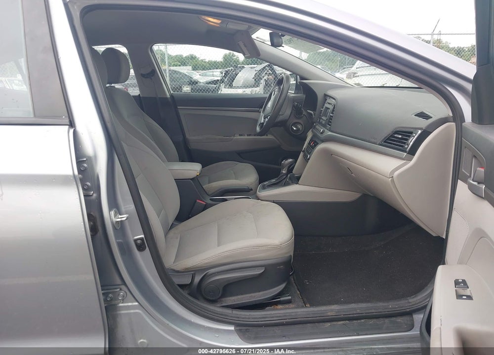 2017 HYUNDAI ELANTRA VIN: 5NPD74LF3HH137176