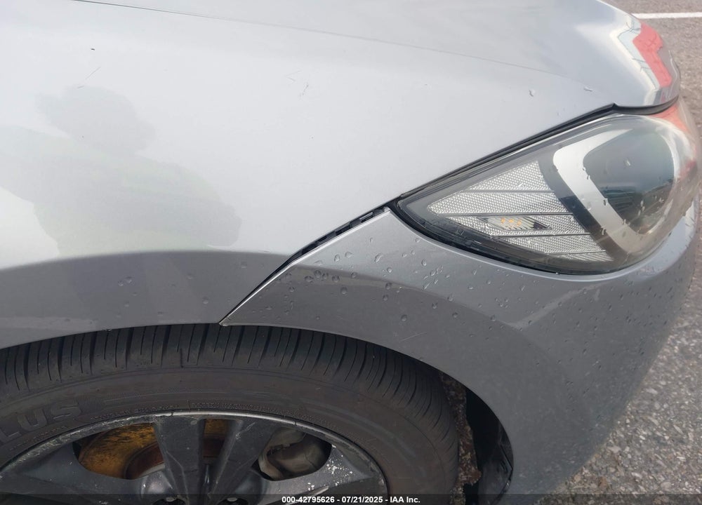 2017 HYUNDAI ELANTRA VIN: 5NPD74LF3HH137176